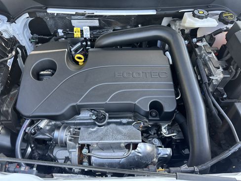 Used 2026 Chevrolet Equinox LT FWD image 10