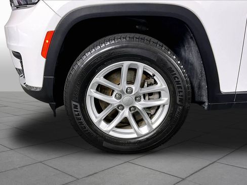 Used 2021 Jeep Grand Cherokee L Laredo w/ Luxury Tech Group I AWD/4WD image 11