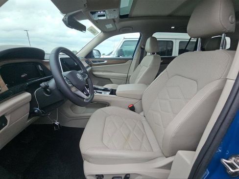 Used 2025 Volkswagen Atlas SE FWD image 3