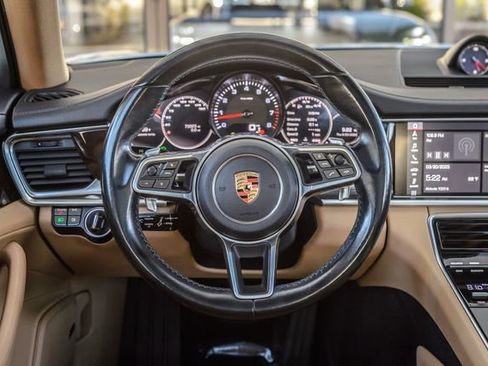 Used 2018 Porsche Panamera image 28