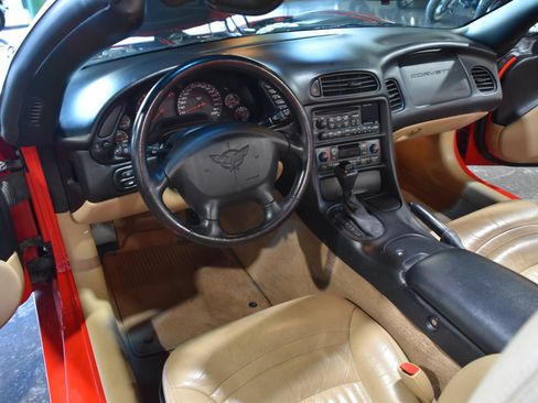 Used 1998 Chevrolet Corvette Convertible w/ Memory Pkg RWD image 31