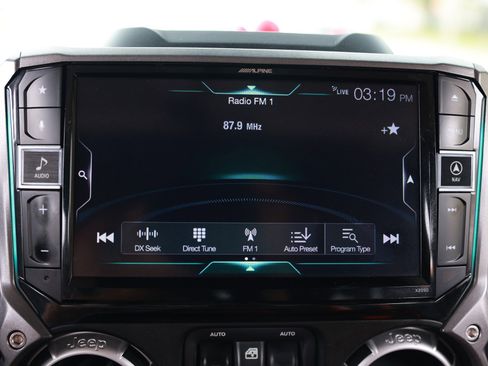 Used 2016 Jeep Wrangler Unlimited Rubicon w/ Connectivity Group image 45