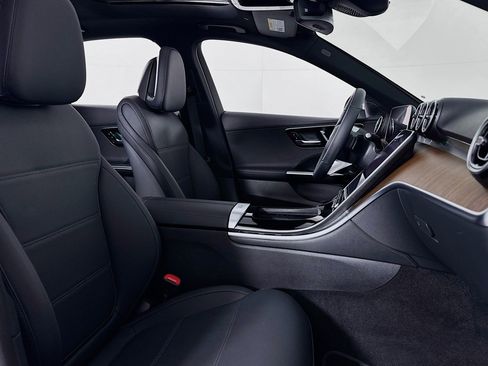 Certified 2025 Mercedes-Benz C 300 Sedan image 8