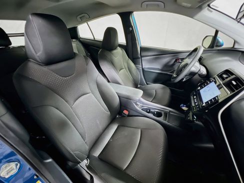 Used 2022 Toyota Prius LE FWD image 29