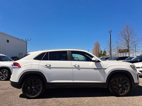 Used 2025 Volkswagen Atlas Cross Sport SE image 4