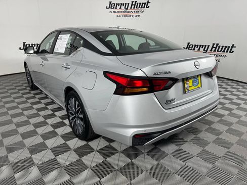 Used 2025 Nissan Altima 2.5 SV FWD image 8