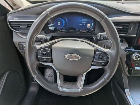 Used 2021 Ford Explorer Platinum w/ Equipment Group 601A AWD/4WD image 19