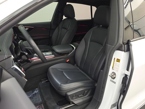 Used 2023 Audi Q8 Prestige AWD/4WD image 23