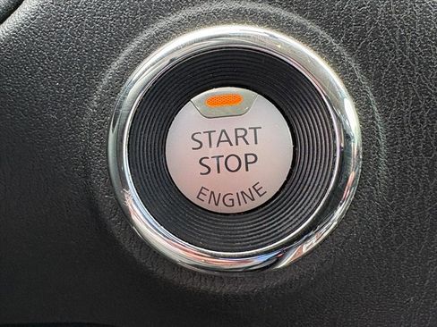 Used 2017 Nissan Pathfinder Platinum image 12