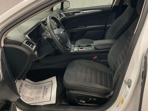 Used 2017 Ford Fusion SE image 12