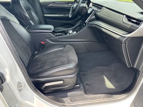 Used 2023 Jeep Grand Cherokee L Laredo RWD image 13