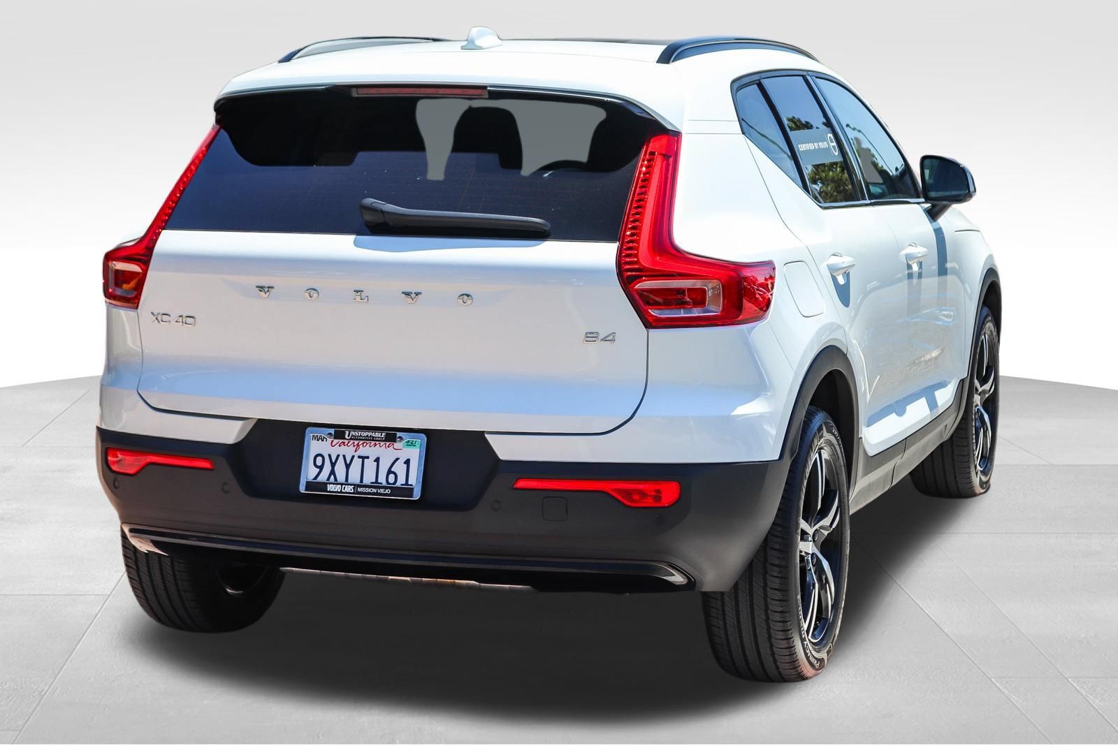 Certified 2026 Volvo XC40 B4 Core FWD image 8