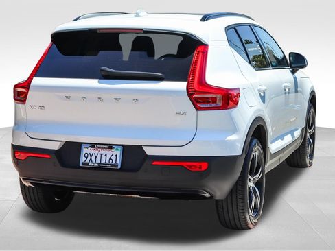 Certified 2026 Volvo XC40 B4 Core FWD image 8