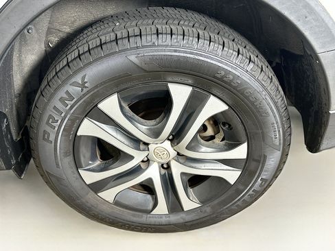 Used 2018 Toyota RAV4 LE FWD image 11