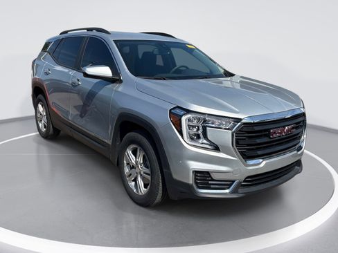 Used 2022 GMC Terrain SLE w/ Driver Convenience Package image 2