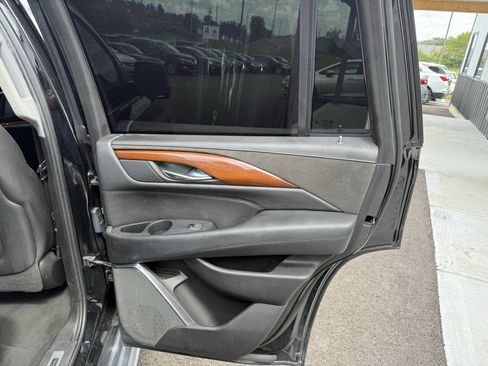 Used 2017 Cadillac Escalade Luxury image 18