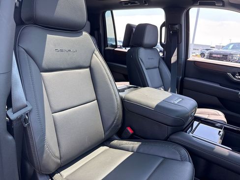 New 2026 GMC Yukon XL Denali w/ Denali Reserve Package AWD/4WD image 39