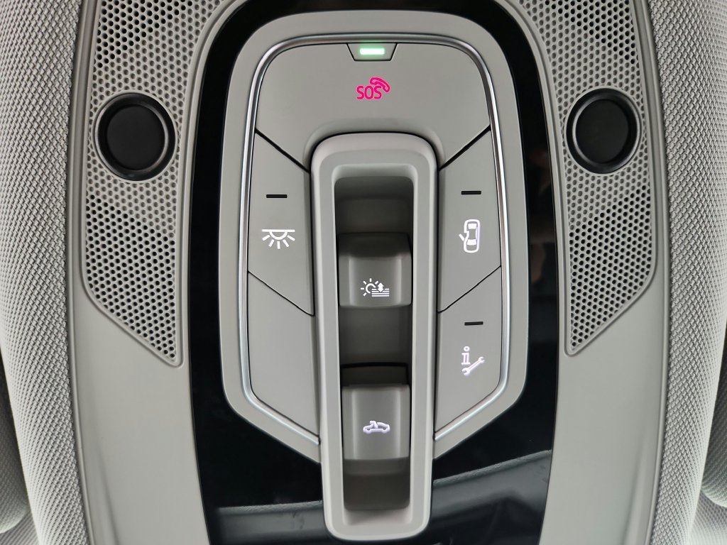 Used 2022 Audi e-tron Premium AWD/4WD image 20
