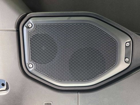 Used 2021 Jeep Wrangler Unlimited Sahara image 32