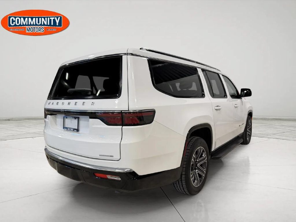 Used 2024 Jeep Wagoneer L Series II w/ Flexible Seating Group AWD/4WD image 7