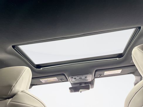 Used 2024 Toyota Tacoma Limited w/ Limited Package (LT) image 19