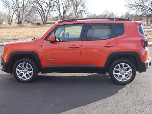 Used 2016 Jeep Renegade Latitude w/ Cold Weather Group image 9