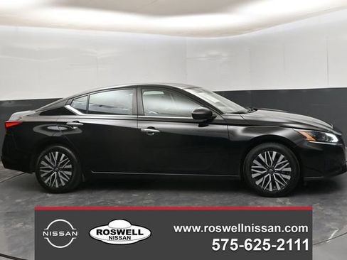 Used 2024 Nissan Altima 2.5 SV image 1
