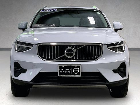 Used 2024 Volvo XC40 B5 Plus w/ Protection Package Premier AWD/4WD image 2