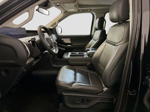 Used 2025 Ford Expedition Active AWD/4WD image 13