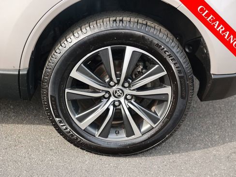 Used 2021 Toyota Venza LE w/ Carpet Mat Package (TMS) AWD/4WD image 10