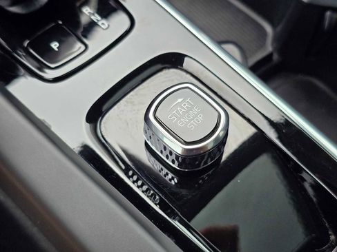 Certified 2025 Volvo V60 B5 Cross Country Plus image 33