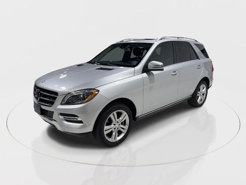 Used 2015 Mercedes-Benz ML 350 ML 350 4MATIC Sport Utility 4D image 6