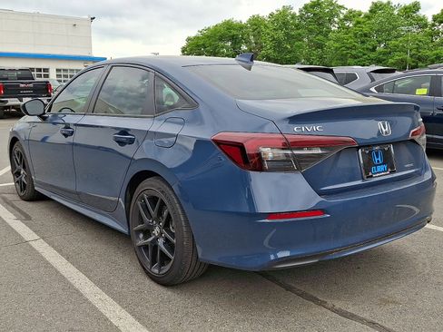 Used 2025 Honda Civic Sport image 4