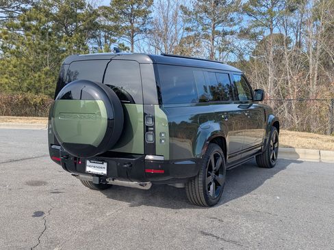 New 2026 Land Rover Defender 130 X-Dynamic SE image 5