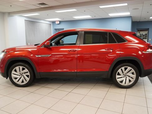 Used 2021 Volkswagen Atlas Cross Sport SE w/ Panoramic Sunroof Package image 2