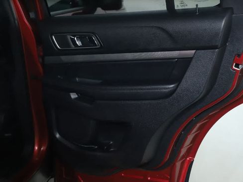 Used 2019 Ford Explorer XLT w/ Equipment Group 202A AWD/4WD image 34