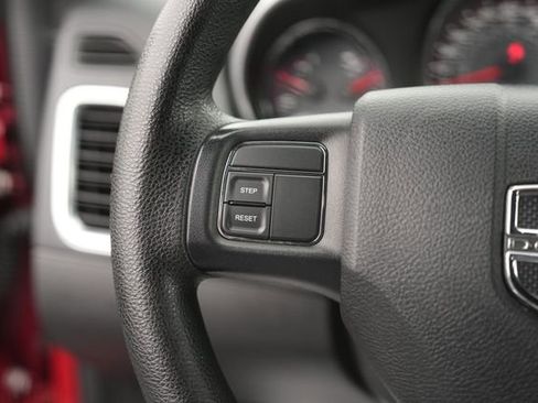 Used 2013 Dodge Avenger SE image 22