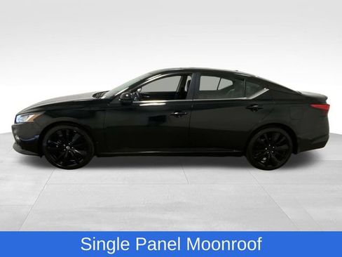 Used 2022 Nissan Altima 2.5 SR w/ Midnight Edition Package image 2