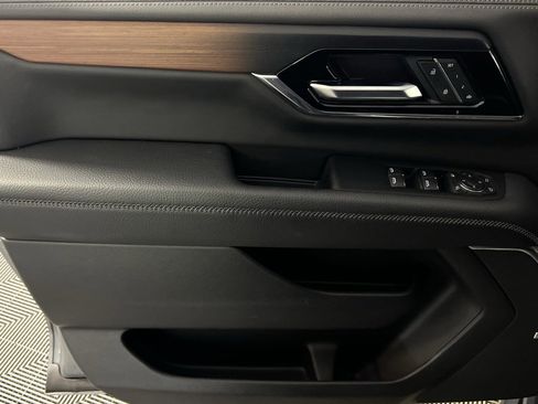 Used 2025 GMC Yukon XL Denali image 26