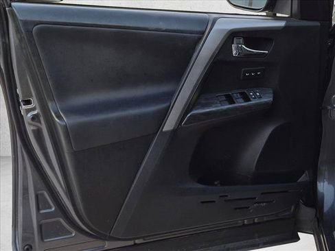Used 2017 Toyota RAV4 Platinum FWD image 12