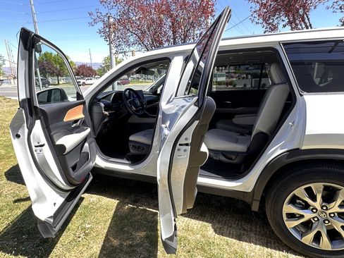 Used 2024 Toyota Grand Highlander AWD Hybrid image 22