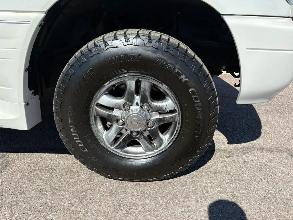 Used 2001 Lexus LX 470 4WD image 20