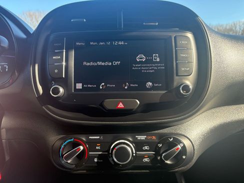 Used 2025 Kia Soul LX w/ LX Technology Package image 17