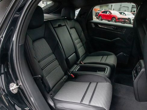 Certified 2026 Porsche Cayenne GTS AWD/4WD image 19