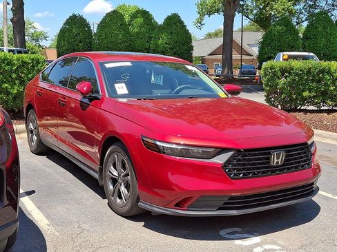 Used 2023 Honda Accord EX image 3