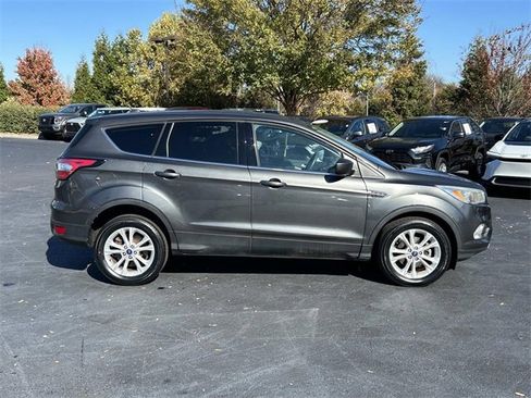Used 2017 Ford Escape SE image 3