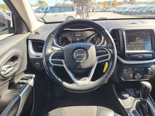 Used 2017 Jeep Cherokee Trailhawk w/ Cold Weather Group AWD/4WD image 9