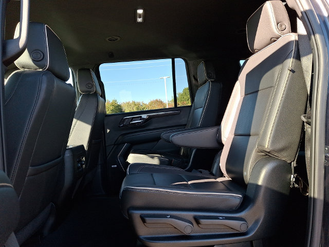 Used 2025 Chevrolet Suburban Premier AWD/4WD image 10