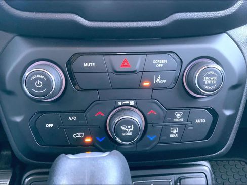 Used 2023 Jeep Renegade Latitude w/ Premium Group AWD/4WD image 69