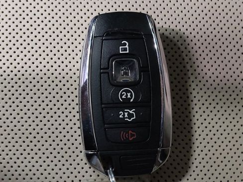 Used 2019 Lincoln Nautilus Reserve image 32